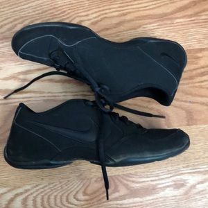 Women’s Nike walking sneakers